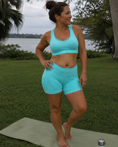 Women’s 2-Piece Workout Set – Breathable Sports Bra & High-Waisted Sculpting Shorts